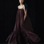 Kyoko Hasegawa Instagram - Whim Gazette✖️KYOKO HASEGAWA 2024ss Collaboration 5/10 今日から発売です。 今回は"リゾート"をテーマに、わたしがバカンスで来て行きたいアイテムを作らせてもらいました。 どれもオススメですが、あえて言うなら水着かなあ。 女性の気になる部分をカバーしながらも大胆なカッティングでスタイルが良く見える様になっています。　 今回のアイテムのパンツにガウンを羽織って。 リゾートでも街でも来て欲しいです☺️ @whimgazette_official