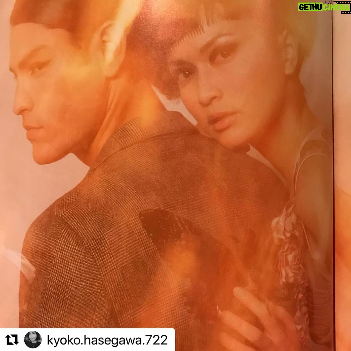 Kyoko Hasegawa Instagram - Karl Lagerfeldに撮影してもらった写真。 2006年。 彼の命日である2/19の数日前に、メイクをしてくれた @studio_ayako さんと2006年以来でご一緒させていただきました。 偶然なのか必然なのか。 Ayakoさんとその頃を懐かしみながら、今思えばKarlとAyakoさんというスペシャルなお2人のと撮影を共に出来たこと、光栄に思っています。 今でもわたしの宝物です。 #voguejapon#karllagerfeld#2006#02192019