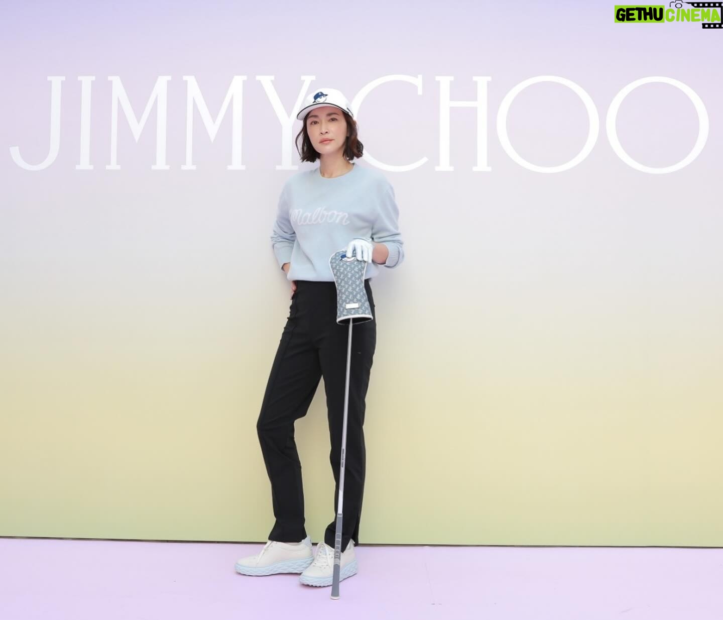 Kyoko Hasegawa Instagram - JIMMY CHOO / MALBON"のコラボコレクションへ。 今日履いたスニーカーはジミー チュウのアイコニックなディテールであるダイアモンドソールが可愛くて。 配色も春らしく、グリーンとの相性も抜群なはず。 ゴルフをする時でもファッショナブルでいれるとテンションが上がるんです。 ちょうど最近ゴルフを再開したわたしには、嬉しいアイテムばかりでした🤗 #JimmyChoo×Malbon #JimmyChooGinzaGarden #PR