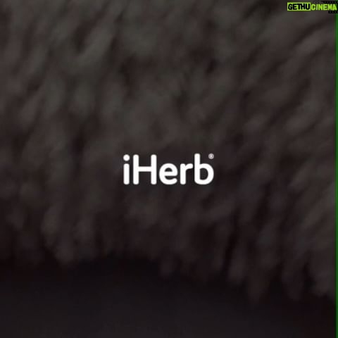 Kyoko Hasegawa Instagram - iHerbの公式YouTubeチャンネルの「OPEN THE BOX」に出演いたしました🌿 普段からiHerbをたくさん利用させてもらっているわたし。今回はホリデーシーズンにぴったりなおすすめ商品をご紹介しております。 20%になるお得なクーポンコードもあるので 今年頑張ったご自身へのご褒美に、是非試してみてください🎁 コード:KYOKO1222 期間:12月30日(土) 20:00まで 条件:8,000円以上の購入で25%OFF(2回まで) #PR #iherb #iherbjapan #アイハーブ愛用品