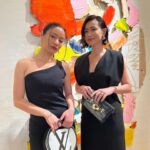 Kyoko Hasegawa Instagram – ルイ・ヴィトンのウォッチ &ファインジュエリーのクリエイティブ・ディレクターを務めるフランチェスカ・アムフィテアトロフが来日し、ジュエリープレゼンテーションが開催されました。
新作メンズファインジュエリー「レ ガストン ヴィトン」は、様々なデザイン要素が盛り込まれたユニークなコレクションです。
デザイナーのフランチェスカが創り出すジュエリーはモダンでありファッショナブルであり、繊細で。
彼女自身とてもフレンドリーな方で。デザイナーだけでなく、可愛いティーンの女の子の母である、マルチタスクな方。
とても素敵な方でした。
Thank you for inviting @louisvuitton 
美しいプレゼントテーションに素晴らしく美味しいお食事を
ありがとうございました😊

@louisvuitton 
@francescaamfitheatrof
#LesGastonsVuitton
#LVWatch
#LVFashion
#InvitedbyLouisVuitton
#PR