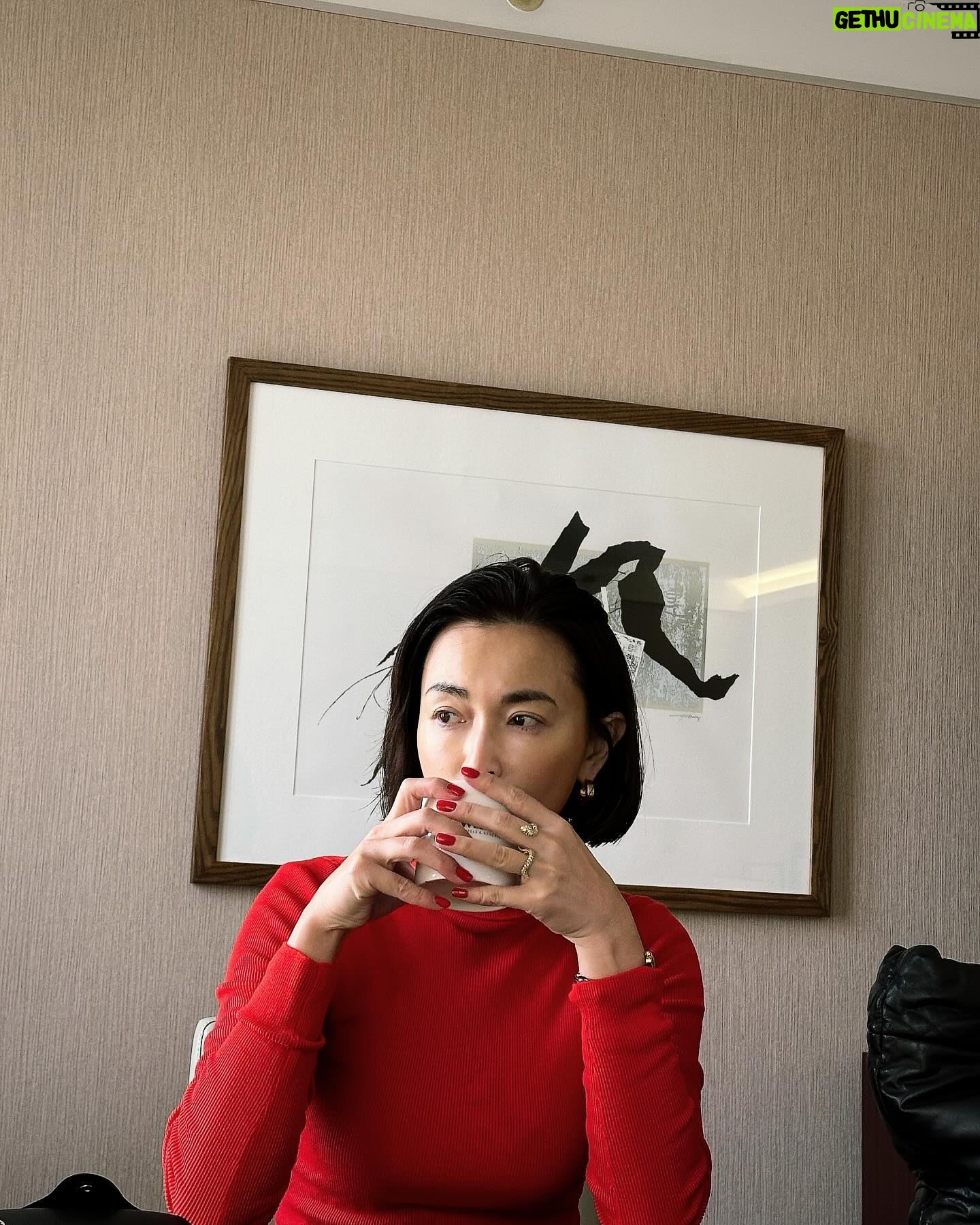 Kyoko Hasegawa - 20K Likes - わたしを撮る時に全く気持ちを入れてくれない娘に"あなたの推しを撮るつもりでやってみて"とオーダーしてみたら....
こんな感じに😁
#shooting#daughter