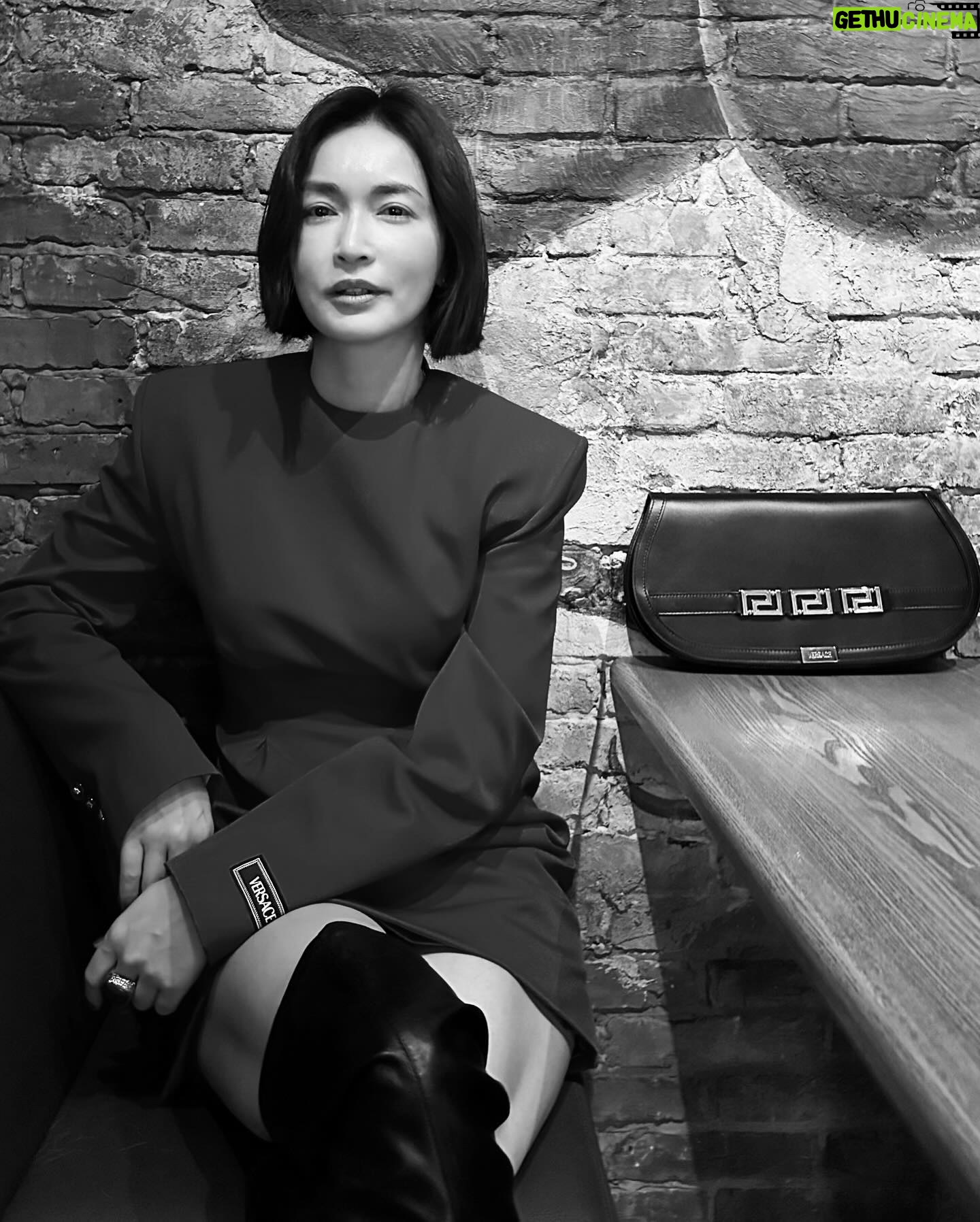 Kyoko Hasegawa - 16K Likes - Happy holidays💕
#christmaseve
#versace