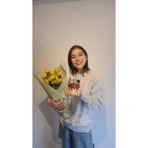 Kyoko Yoshine Instagram - 27歳になりました！
たくさんメッセージありがとうございます！

今日は素敵な現場で過ごす事ができました✨
お祝いしてもらえて嬉しすぎましたー！！！
ありがとうございました🌼

27歳も頑張ります！
よろしくお願いします！！