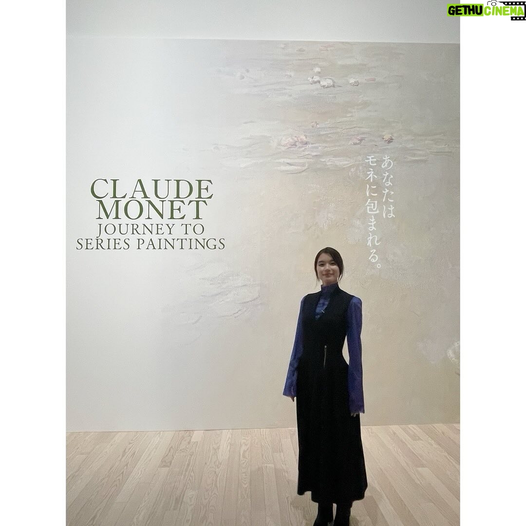 Kyoko Yoshine Instagram - 本日2月10日から大阪中之島美術館で 「モネ 連作の情景」が始まりました! なんと今回12点の作品が増えて約70点の作品になっているんです...! 開放的な気持ち良い空間に広がるモネの作品たち。 作品数が増えても変わらず100%モネです。 より一層濃く感じることができます✨ まだモネ展行っていない方はもちろん 上野に行った方も機会があれば是非行ってみてください。 心の底からおすすめします。 5月6日までやっていますので、 音声ガイドも合わせて楽しんでいただけたら嬉しいです。 よろしくお願いします! 昨日は大阪に行って沢山取材をしていただいたり 生放送に出演させてもらったり... だったので動画を回してみたんだけれど 大作でスタッフTwitterには載せられないらしい......😭