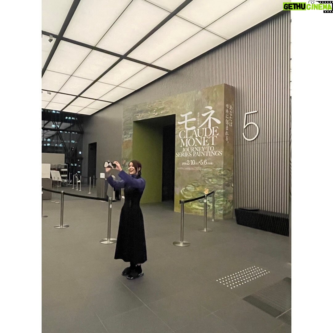 Kyoko Yoshine Instagram - 本日2月10日から大阪中之島美術館で 「モネ 連作の情景」が始まりました! なんと今回12点の作品が増えて約70点の作品になっているんです...! 開放的な気持ち良い空間に広がるモネの作品たち。 作品数が増えても変わらず100%モネです。 より一層濃く感じることができます✨ まだモネ展行っていない方はもちろん 上野に行った方も機会があれば是非行ってみてください。 心の底からおすすめします。 5月6日までやっていますので、 音声ガイドも合わせて楽しんでいただけたら嬉しいです。 よろしくお願いします! 昨日は大阪に行って沢山取材をしていただいたり 生放送に出演させてもらったり... だったので動画を回してみたんだけれど 大作でスタッフTwitterには載せられないらしい......😭