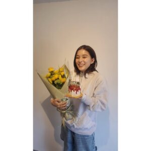 Kyoko Yoshine Instagram - 27歳になりました！
たくさんメッセージありがとうございます！

今日は素敵な現場で過ごす事ができました✨
お祝いしてもらえて嬉しすぎましたー！！！
ありがとうございました🌼

27歳も頑張ります！
よろしくお願いします！！