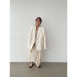 Kyoko Yoshine Instagram - 週刊文春の原色美女図鑑 是非チェックしてください🤍🖤 「カラオケ行こ！」きっかけで おもこーを振り返る事が多くて なんだか嬉しかったです。