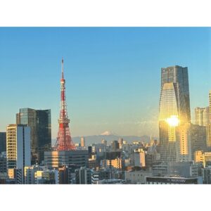 Kyoko Yoshine Instagram - 2024年が始まって9日が経ってしまいました。

被害に遭われた全ての皆様、ご家族の皆様、心よりお見舞い申し上げます。
まだまだ不安な日々を過ごされている方がたくさんいらっしゃると思います。
何か少しでも力になる事が出来たらと考え
微力ながら日本赤十字社に寄付させていただきました。

どうか、どうか、
これ以上被害が広がらない事を、
そして1日でも早く皆さまが安心して過ごせる日が来る事を、心から祈っています。

遅ればせながら新年のご挨拶をさせていただきます。
本年もどうぞよろしくお願い致します。

2024年
それぞれのペースで
一歩一歩進んでいきましょうね。

私も2024年一発目の作品の撮影が始まっています。
皆さんにより良い作品をお届けできるよう精一杯頑張りたいと思います。

こちらも遅くなってしまいましたが、
年始にお邪魔させていただいた番組のお写真たちをまとめて載せますね。
せっかくグルメに、新春◎✖︎部、家ついて行ってイイですか？と、
ご覧いただきありがとうございました☺︎