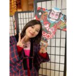 Kyoko Yoshine Instagram - 2024年が始まって9日が経ってしまいました。 被害に遭われた全ての皆様、ご家族の皆様、心よりお見舞い申し上げます。 まだまだ不安な日々を過ごされている方がたくさんいらっしゃると思います。 何か少しでも力になる事が出来たらと考え 微力ながら日本赤十字社に寄付させていただきました。 どうか、どうか、 これ以上被害が広がらない事を、 そして1日でも早く皆さまが安心して過ごせる日が来る事を、心から祈っています。 遅ればせながら新年のご挨拶をさせていただきます。 本年もどうぞよろしくお願い致します。 2024年 それぞれのペースで 一歩一歩進んでいきましょうね。 私も2024年一発目の作品の撮影が始まっています。 皆さんにより良い作品をお届けできるよう精一杯頑張りたいと思います。 こちらも遅くなってしまいましたが、 年始にお邪魔させていただいた番組のお写真たちをまとめて載せますね。 せっかくグルメに、新春◎✖︎部、家ついて行ってイイですか？と、 ご覧いただきありがとうございました☺︎