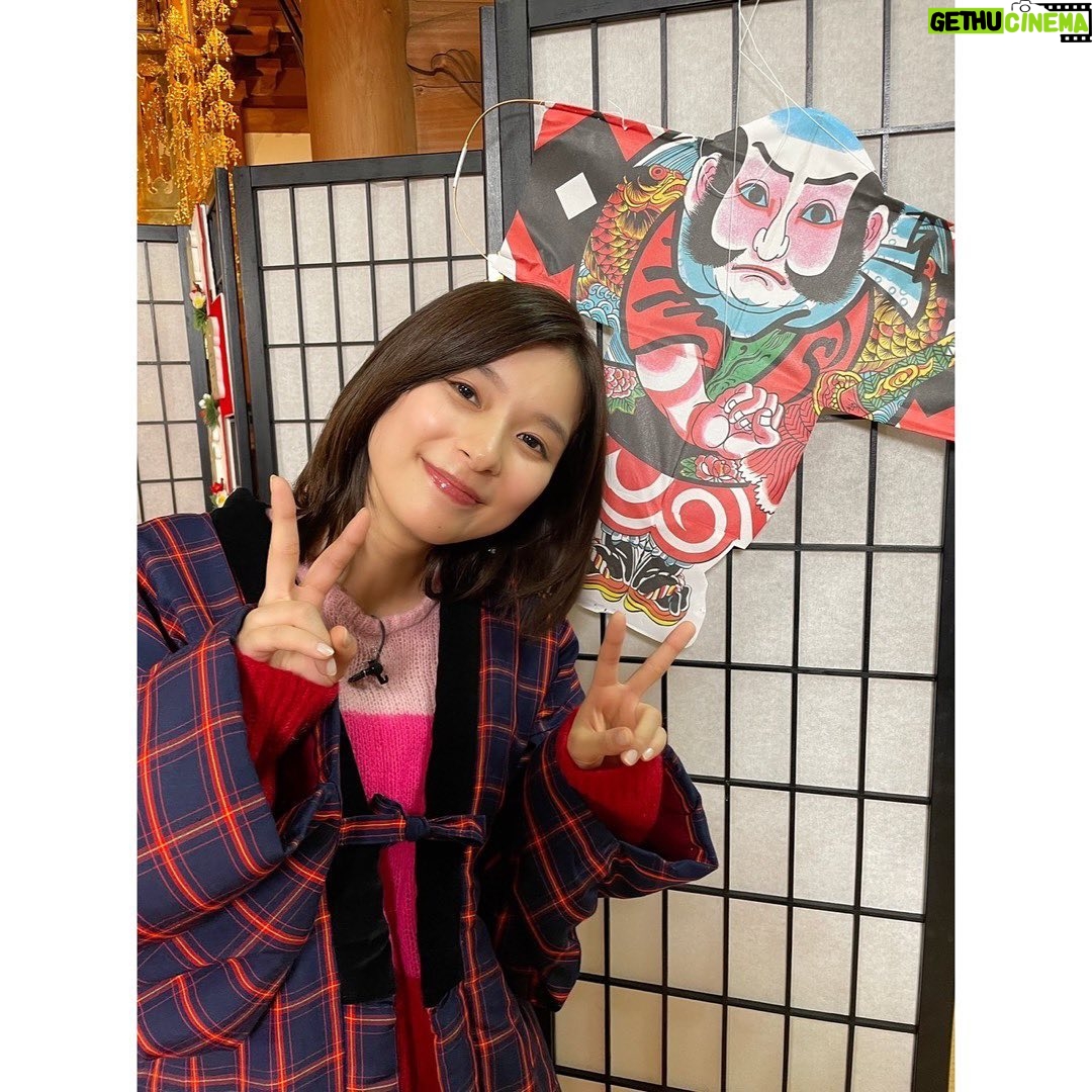 Kyoko Yoshine - 55.3K Likes - 2024年が始まって9日が経ってしまいました。
被害に遭われた全ての皆様、ご家族の皆様、心よりお見舞い申し上げます。
まだまだ不安な日々を過ごされている方がたくさんいらっしゃると思います。
何か少しでも力になる事が出来たらと考え
微力ながら日本赤十字社に寄付させていただきました。
どうか、どうか、
これ以上被害が広がらない事を、
そして1日でも早く皆さまが安心して過ごせる日が来る事を、心から祈っています。
遅ればせながら新年のご挨拶をさせていただきます。
本年もどうぞよろしくお願い致します。
2024年
それぞれのペースで
一歩一歩進んでいきましょうね。
私も2024年一発目の作品の撮影が始まっています。
皆さんにより良い作品をお届けできるよう精一杯頑張りたいと思います。
こちらも遅くなってしまいましたが、
年始にお邪魔させていただいた番組のお写真たちをまとめて載せますね。
せっかくグルメに、新春◎✖︎部、家ついて行ってイイですか?と、
ご覧いただきありがとうございました☺︎