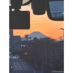 Kyoko Yoshine Instagram - あっという間に大晦日。
今年もたくさんお世話になりました。
ありがとうございました☺︎

初めてお芝居をしたあの日から10年という節目だった2023年。
今年は写真集だったりイベントだったり...
いつも以上に皆さんと交流出来て嬉しかったです。
会いに来てくれてありがとうございました🌼
楽しんでいただけましたでしょうか？

2024年はどんな年になるかな。
またひとつひとつ精一杯頑張っていきたいと思います。
来年もみんなで一緒に進んでいきましょう。

なかなか更新できていなかったので
最近の思い出と共に🎄🍺🗻💇‍♀️💫

みなさま良いお年をお迎えください。