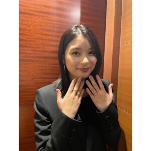 Kyoko Yoshine Instagram - 映画「カラオケ行こ！」
完成披露試写会でした！
ありがとうございました✨

名前のうちわとかね、
この前のイベントのうちわとかね、
メッセージとかね、
しっかり見えました☺️
いつもありがとう！
嬉しかったです！！

今日は久しぶりに黒でピシッとしてみました🖤

#カラオケ行こ！
#1月12日公開