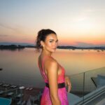 Kyra Santoro Instagram – Come with me, I’ll fly you out to Greece🇬🇷 

@modelistemagazine @pixibeauty @nikkibeachportoheli 

#modearoundtheglobe #pixiontheglow #nikkibeachportoheli