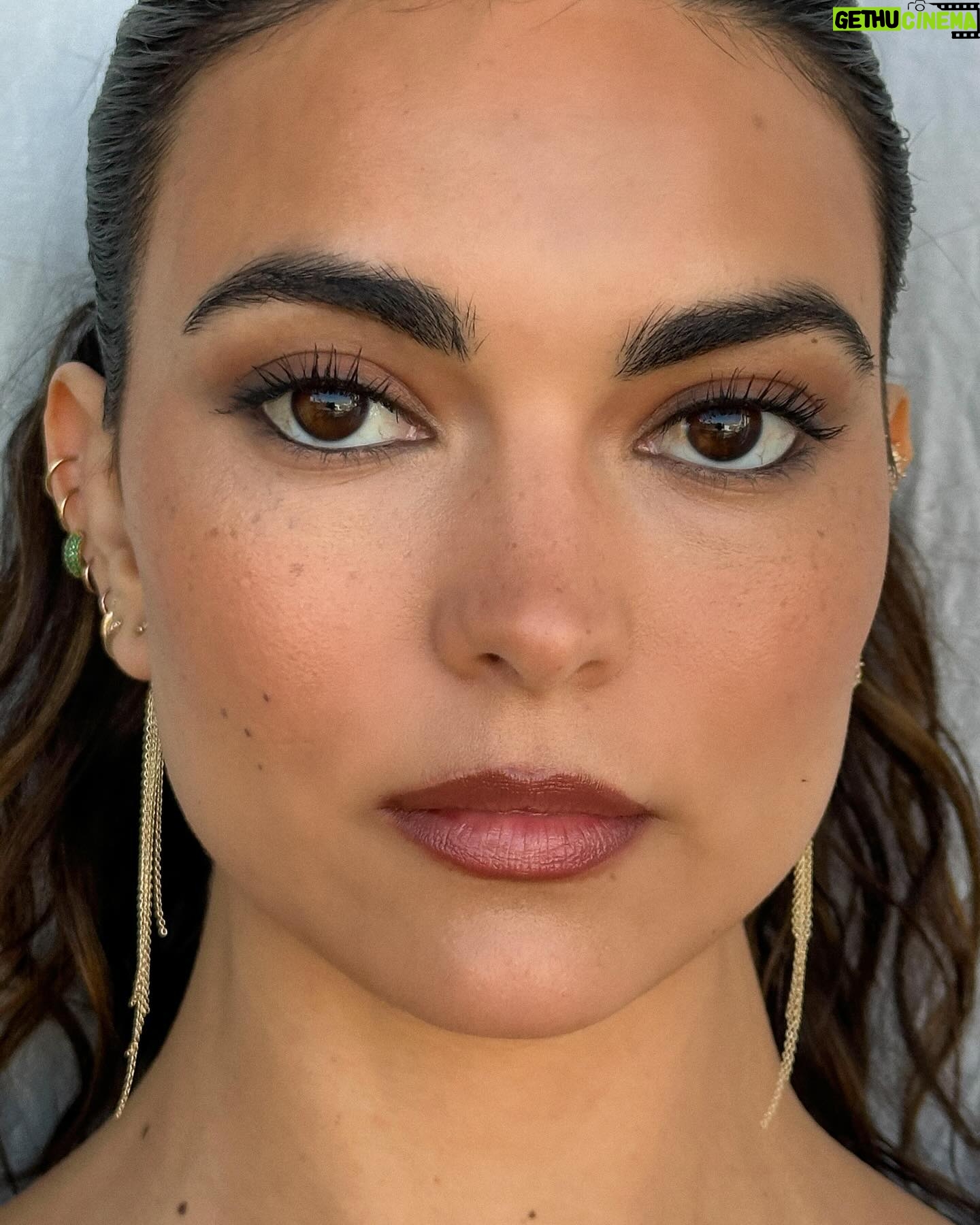 Kyra Santoro Instagram - Hair, makeup & fit for the new @thestrangersfilm premier 🤍✨