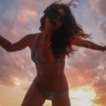 Kyra Santoro Instagram - Another year around the sun being a silly goofy girl 🎂🤪♈️