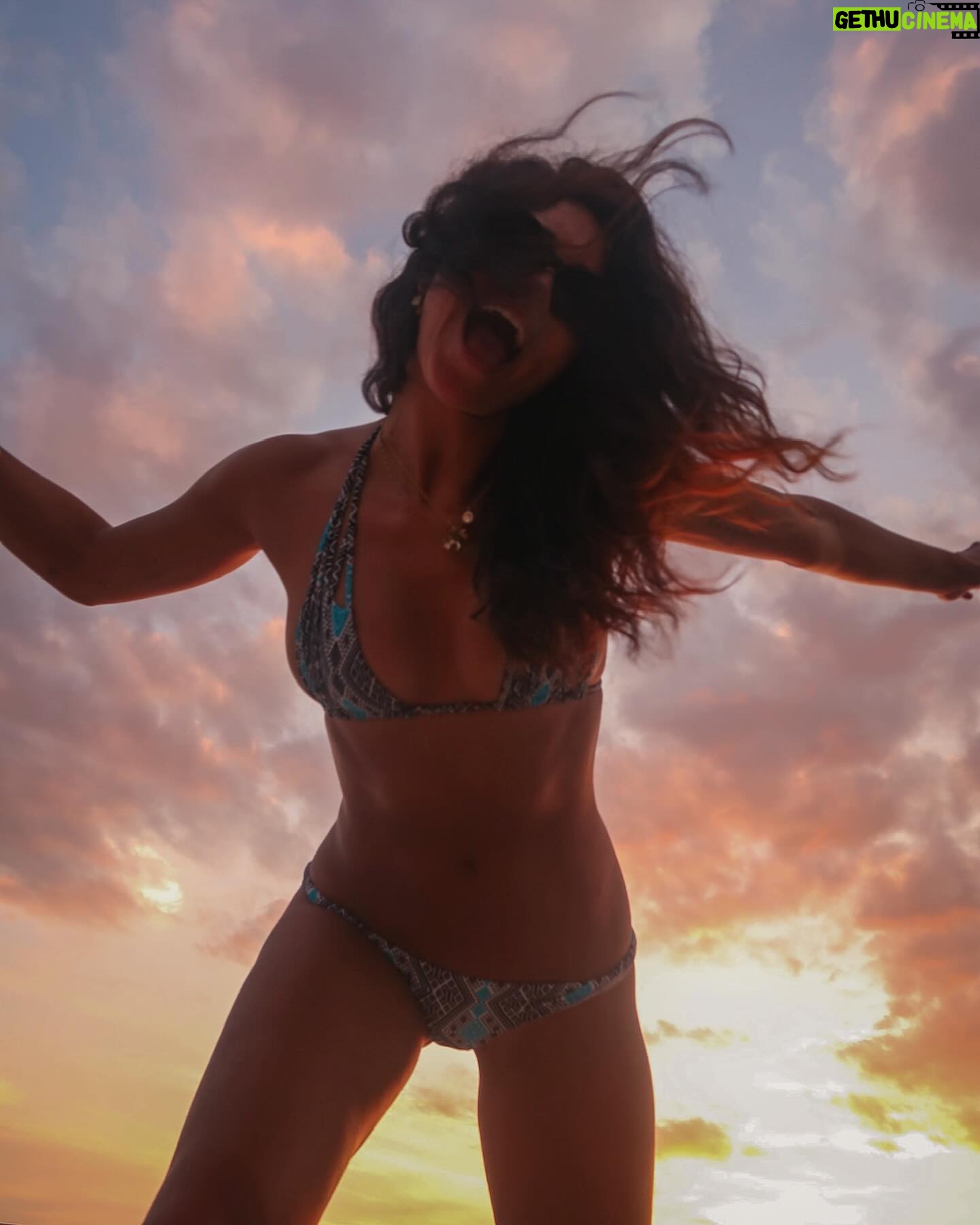 Kyra Santoro Instagram - Another year around the sun being a silly goofy girl 🎂🤪♈️