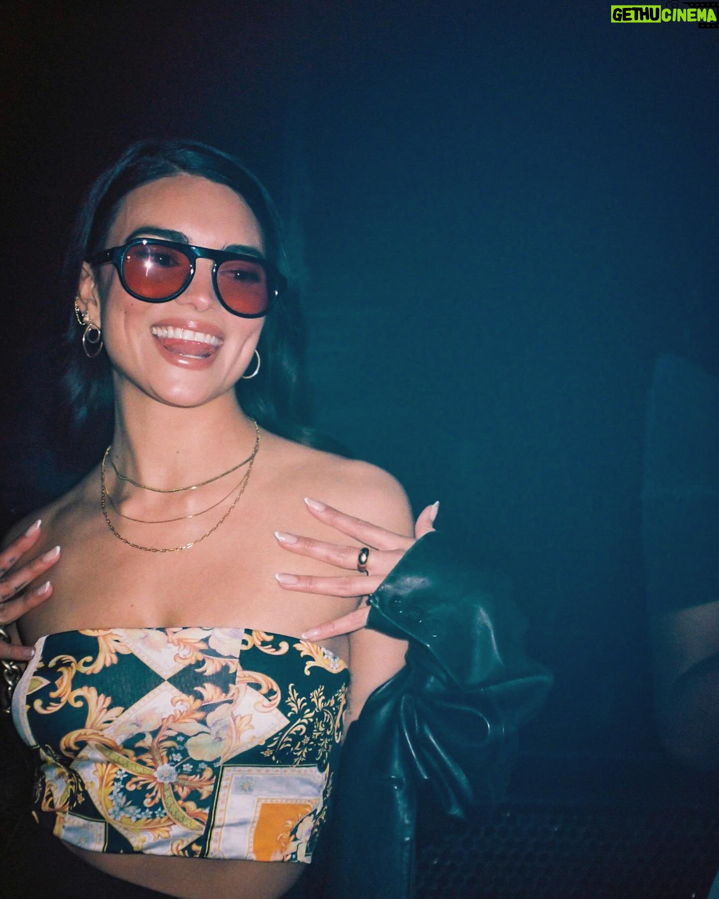 Kyra Santoro Instagram - Another year around the sun being a silly goofy girl 🎂🤪♈️