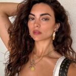 Kyra Santoro Instagram – Galentines Day in the sun 💘🥹

 @modelistemagazine @fairmontkealani @pixibeauty
#ModeAroundTheGlobe #pixiontheglow #fairmontkealani