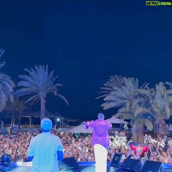 Léo Santana Instagram - Dump do pagodão da Bahia invadindo a Espanha! 🇪🇸😍 Ontem foi dia de viver a #EuroTourDoGG direto de Ibiza com direito a minha neni @loreimprota metendo dança comigo e @sheilamello e @tirullipa de Perna Bamba… #Gratidão, family. Sempre é incrível levar minha música pro mundo. 🙏🏿 📸: @heberb4rros