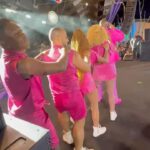 Léo Santana Instagram - Dump do pagodão da Bahia invadindo a Espanha! 🇪🇸😍 Ontem foi dia de viver a #EuroTourDoGG direto de Ibiza com direito a minha neni @loreimprota metendo dança comigo e @sheilamello e @tirullipa de Perna Bamba… #Gratidão, family. Sempre é incrível levar minha música pro mundo. 🙏🏿 📸: @heberb4rros