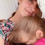 Laëtitia Milot Instagram – Je souhaite une #bonnefete aux mamans et futures mamans ! En particulier à ma #maman que j’aime tellement, je mesure la chance de l’avoir à mes côtés. Je pense fort à celles qui souhaitent devenir mamans, à celles qui n’ont pas pu l’être et à celles parties trop tôt. 🩷