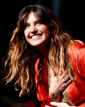 Laëtitia Milot Instagram - Instants capturés par Agnieszka Zakrzewski lors de la pièce « Un dîner d’adieu » à Orange ! Grâce à vous, chaque représentation de la tournée en France, Suisse, Belgique et Luxembourg, se joue à guichet fermé… Un grand merci, c’est toujours un plaisir de venir à votre rencontre ! ❤️😘
