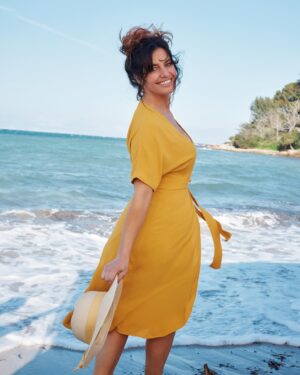 Laëtitia Milot Instagram - MA COLLECTION DE VÊTEMENTS 👚👗✨

Dès à présent et jusqu’au 28 mai, découvrez ma collection avec @grain_de_malice, en boutique et également en ligne sur www.graindemalice.fr !
   
Au dressing (dans l’ordre du carrousel 📸) : 
1/ combishort
2/ combinaison
3/ body & jupe
4/ t-shirt & jupe mi-longue
5/ débardeur & short
6/ robe – de sensibilisation à l’endométriose, dont une partie des bénéfices sera reversée à @endofrance – & chapeau 

Des pièces du 36 au 48 en édition limitée, pensées pour s’adapter à toutes les morphologies et pour les beaux jours ! ☀️

Il me tarde de lire vos commentaires et de voir vos photos ainsi que vos vidéos ! 💓

#printempsété #beauxjours #mode