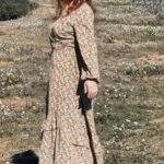 Laëtitia Milot Instagram - Vous préférez la tenue 1,2 ou 3? ☺️😉#mode #defile #tenue #robe #dress