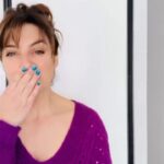 Laëtitia Milot Instagram – Le saviez-vous ?
Vous pouvez récupérer l’eau de votre sèche-linge, pour ceux qui ont un récupérateur 😉 puis la filtrer (avec un filtre à café ou une gaze) ⚠️ et l’utiliser à bon escient 👍 
Veillez à alterner l’eau déminéralisée avec l’eau du robinet pour l’arrosage des plantes 🪴
#recyclage #recycler #economie #astuce