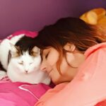 Laëtitia Milot Instagram – Des moments de douceur ❤️. Le saviez-vous? En plus d’être le meilleur ami de l’homme, caresser un chien ou un chat permet de diminuer le niveau de de cortisol, l’hormone du stress ❤️#chien #chat #bienfaits #dog #cat