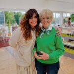 Laëtitia Milot Instagram - C’est parti pour une nouvelle aventure qui s’annonce délicieuse ! 😋😍 Les candidats sont attachants, doués, surprenants, bienveillants entre eux, drôles et motivés. 😎 L’équipe m’a accueilli telle une famille. 🤗😘 @lmp_m6 @m6officiel #lmp #concours #tournage