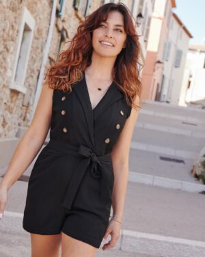 Laëtitia Milot Instagram - MA COLLECTION DE VÊTEMENTS 👚👗✨

Dès à présent et jusqu’au 28 mai, découvrez ma collection avec @grain_de_malice, en boutique et également en ligne sur www.graindemalice.fr !
   
Au dressing (dans l’ordre du carrousel 📸) : 
1/ combishort
2/ combinaison
3/ body & jupe
4/ t-shirt & jupe mi-longue
5/ débardeur & short
6/ robe – de sensibilisation à l’endométriose, dont une partie des bénéfices sera reversée à @endofrance – & chapeau 

Des pièces du 36 au 48 en édition limitée, pensées pour s’adapter à toutes les morphologies et pour les beaux jours ! ☀️

Il me tarde de lire vos commentaires et de voir vos photos ainsi que vos vidéos ! 💓

#printempsété #beauxjours #mode