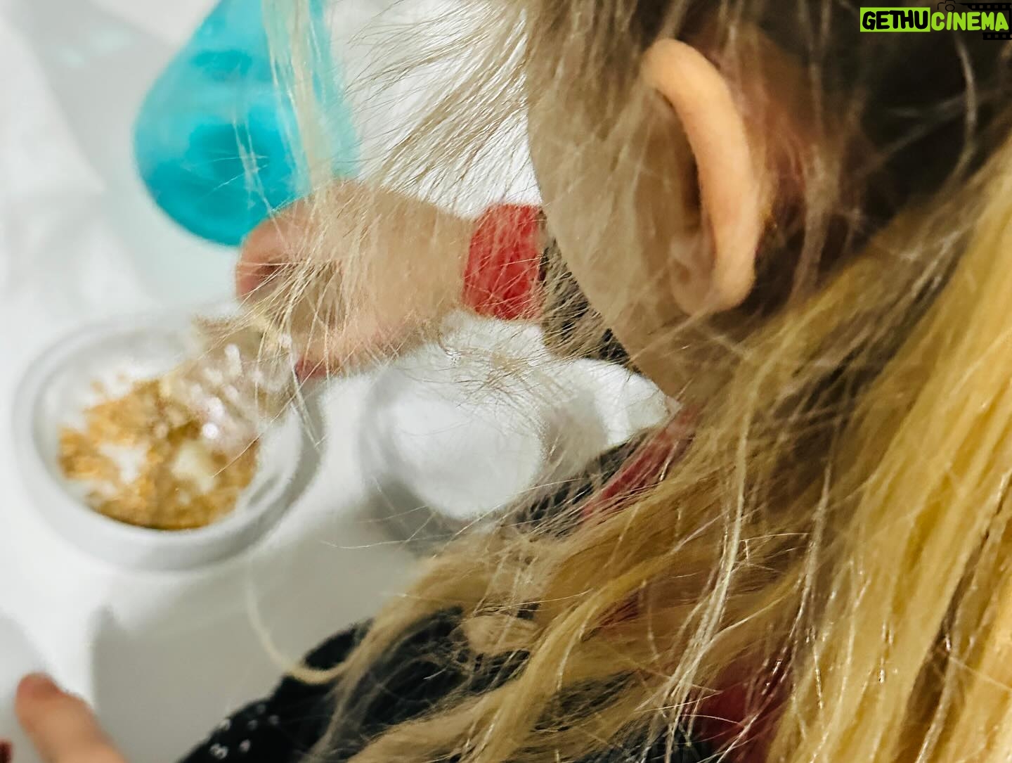 Laëtitia Milot - 3 Likes - « Quand le blé va bien, tout va bien ! » ou comme on dit en Provence « Quand lou blad vèn bèn, tout vèn bèn ! » 🌾
Connaissez-vous les Blés de la Sainte-Barbe ? 😊
#4décembre #saintebarbe #provence #tradition
