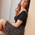 Laëtitia Milot Instagram – MA COLLECTION DE VÊTEMENTS 👚👗✨

Dès à présent et jusqu’au 28 mai, découvrez ma collection avec @grain_de_malice, en boutique et également en ligne sur www.graindemalice.fr !
   
Au dressing (dans l’ordre du carrousel 📸) : 
1/ combishort
2/ combinaison
3/ body & jupe
4/ t-shirt & jupe mi-longue
5/ débardeur & short
6/ robe – de sensibilisation à l’endométriose, dont une partie des bénéfices sera reversée à @endofrance – & chapeau 

Des pièces du 36 au 48 en édition limitée, pensées pour s’adapter à toutes les morphologies et pour les beaux jours ! ☀️

Il me tarde de lire vos commentaires et de voir vos photos ainsi que vos vidéos ! 💓

#printempsété #beauxjours #mode