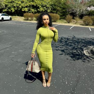 La Love The Boss Instagram - Name Ring Bells From The East To The South , I Tell Em Baby Be Quiet Just Put It In Yo Mouffff 🥵 #Throwback Freestyle! Should I Do A New Car Rap? 🎶🎶