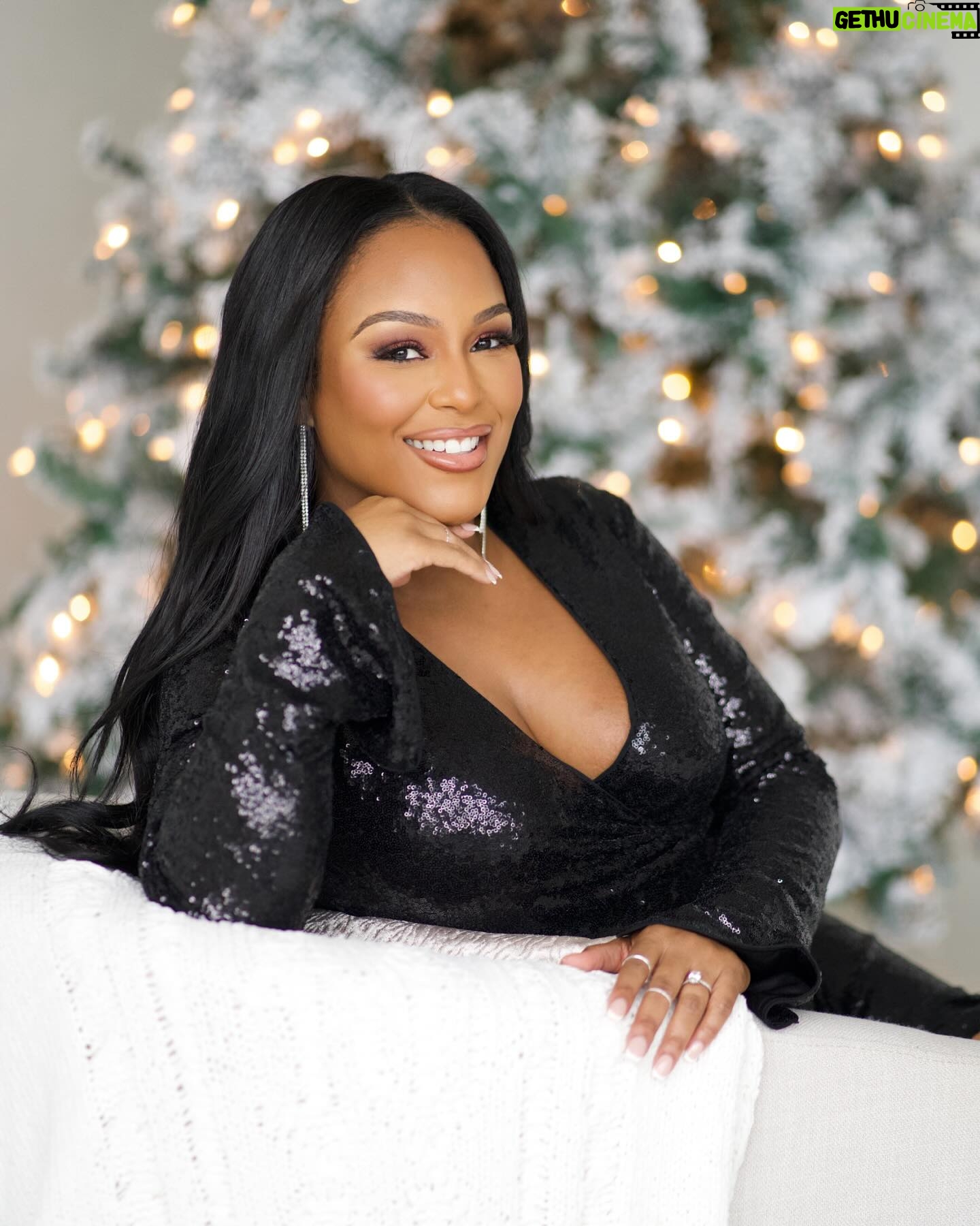 LaToya Forever Instagram - Being the world's best mom is just another day at the office for me 💅🏽 #momof4 #preggobelly #preggolife