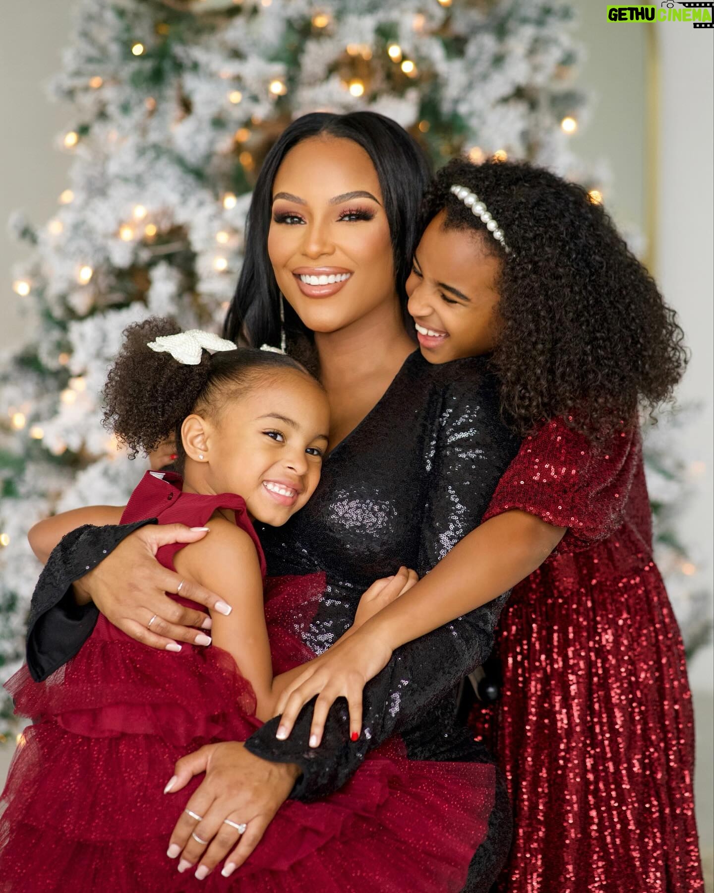 LaToya Forever Instagram - Y'all, our family holiday photos are in πΈππ½. Our family holiday photoshoot was an extra special moment this year, with the anticipation of our baby boy's arrival filling our hearts with happiness. The theme of burgundy and black added a touch of elegance and warmth, and I absolutely loved how everything turned out. These photos are more than just snapshots; they're a testament to the love and excitement we feel as our family grows πΈπβ₯οΈ. From my family to yours, Happy Holidays β¨π Photos by: @dream_lensphotography Me & kids Styled by: @shanay.baldwin Makeup by: @thisgirl_kayla Hair by: @burch_aesthetics #familyphotography #familyshoot #holidayshoot #christmas2023