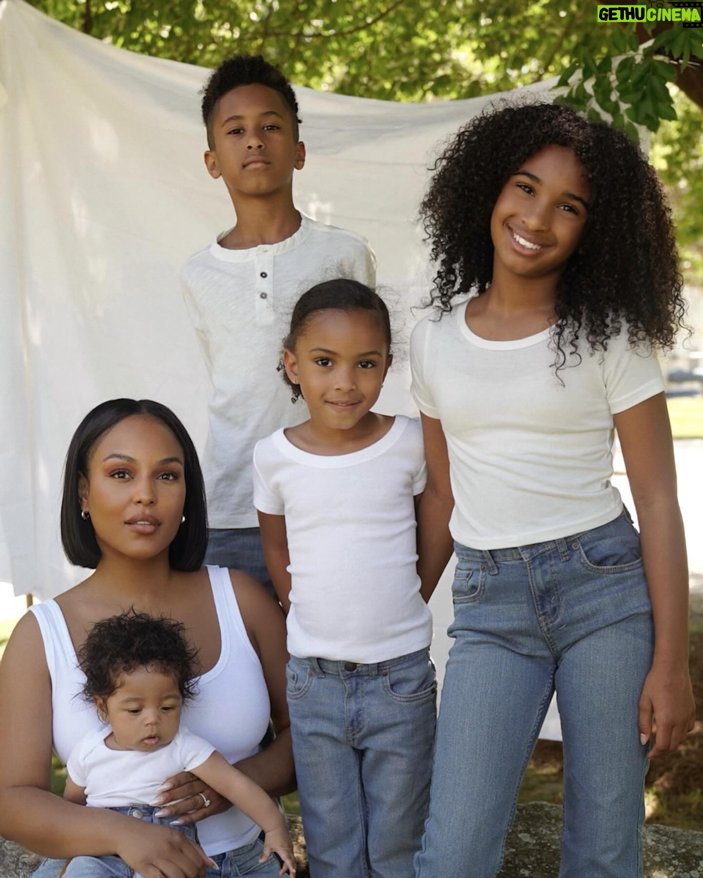 LaToya Forever - 3 Likes - Blue jean babies 👖🌤️
#blacklove #blackfamily #blackfamilygoals #blackfamilylove #familyphotos #blackkids #blackcouplesgoals #blackcouples #levis #levis501 #liveinlevis #levisjeans @levis