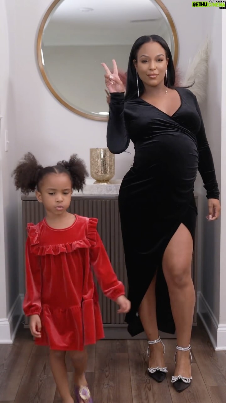 LaToya Forever Instagram - I ordered a bunch of last-minute Holiday dresses from Amazon๐๐ฝ๐๐ฝ๐๐ฝ Now, which dress should I wear if this baby still not here? I seriously canโt decide! #amazonfashion #holidaydresses #bumpstyle #bumpfashion