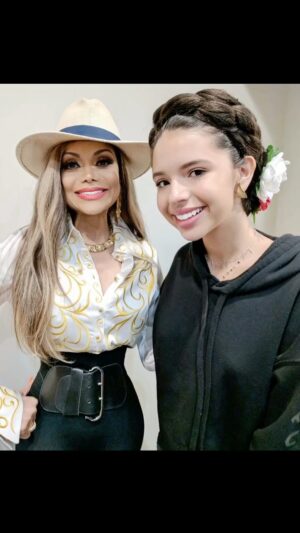 La Toya Jackson Instagram - How adorable is the beautiful and talented @Angela_Aguilar_ such an incredible singer! So great seeing you!
What a talented family @PepeAguilar_oficial

#Music #singer #entertainer #talent #beautiful #family #angelaaguilar #latoyajackson #thejacksons #love #artist #instagood #photooftheday #Música #cantante #animadora #talento #hermosa