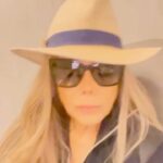 La Toya Jackson Instagram - When you’re at the doctors office on a Saturday waiting for your results. Enjoy your weekend and life guys! #SaturdayFeeling #mood #life #live #love #SaturdayMood #thejacksons #latoyajackson