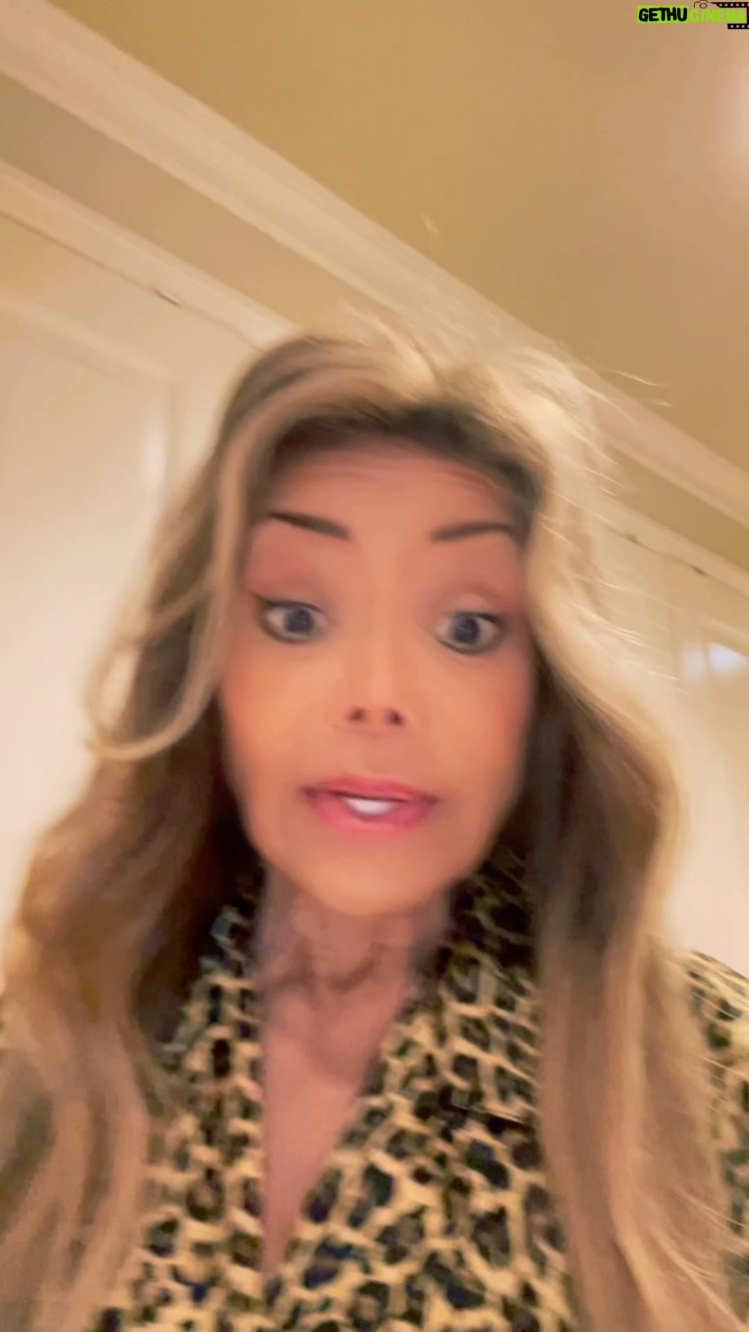 La Toya Jackson - 97.9K Likes - Sending love, light and blessing to you all!🥰
It’s cold out there, stay warm!💨
#mood #cold #winter #sundayvibes #SundayFunday #life #instagood #latoyajackson
