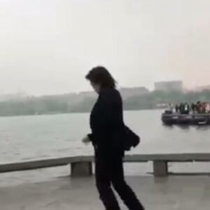 La Toya Jackson Instagram - He was great! However, he moon walked his self right into the water! Great performance! And that lady in the yellow laughing! 😂

#photooftheday #instagood #moonwalk #MichaelJackson #kingofpop #dance #mj #music