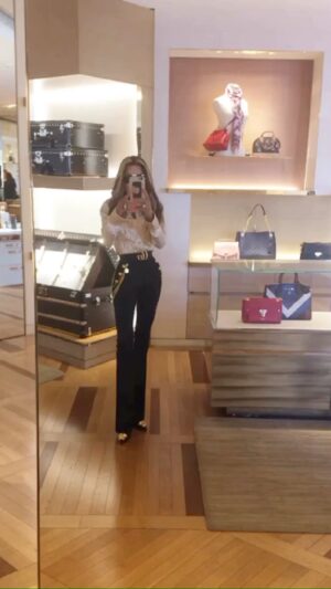 La Toya Jackson Instagram - A quick photo! 

#mood #shopping #photooftheday #instagood #fun #smile #Grateful #latoyajackson #jacksonfamily #love #life #tbt #art #mystyle