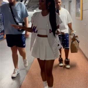 LaToya Tonodeo Instagram - I threw the FIRST PITCH at the @mets game!! (2nd slide)⚾️💨☺️ FROM THE MOUND!😜SO MUCH FUN! Thank you Mets 🧡