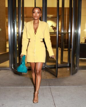 LaToya Tonodeo Instagram - Not so mellow yellow 💛 Finished up a long day of press interviews for Ghost. Hope you’re enjoying 💛✨I am 😝

📸 @sonejr 
Makeup. @makeupbynani 
Hair. @tropixbraids