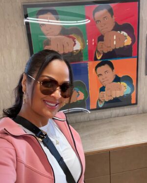 Laila Ali Instagram - Loved seeing artwork of my pops in the Lobby! ❤️🥰