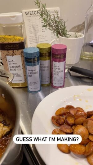 Laila Ali Instagram - 👩🏽‍🍳Did you know my mother is Creole?
(I just cleaned out the fridge and am throwing a little somethin’ together.)