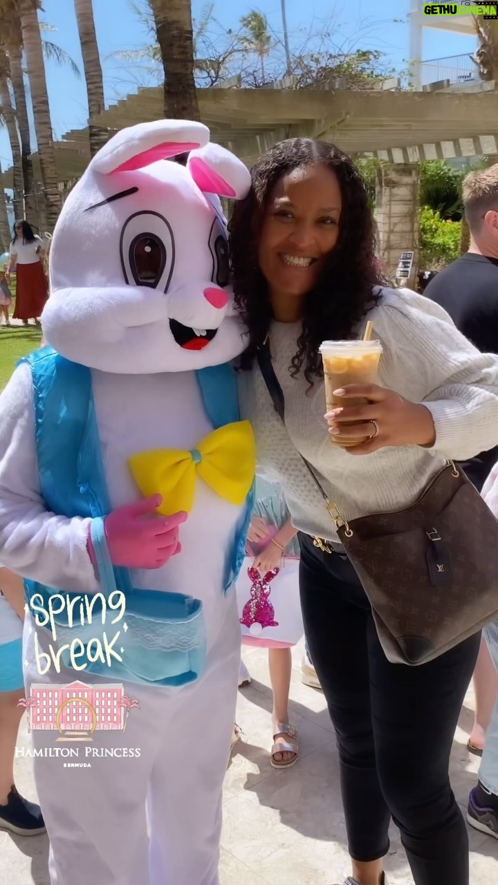 Laila Ali Instagram - 🏝️Spring Break in Bermuda~We enjoyed staying at @PrincessBermuda. Indulged in tasty meals at the hotel eateries and coffee shop. The fresh caught fish was sooo appreciated. Especially enjoyed dining on the spectacularly clear water at 1609 @happeningsattheprincess Fun to see the Bermuda Gombey performance and the Easter Bunny as we walked through the lobby… and all the shops! #HamiltonPrincess #LailaAliLifestyle